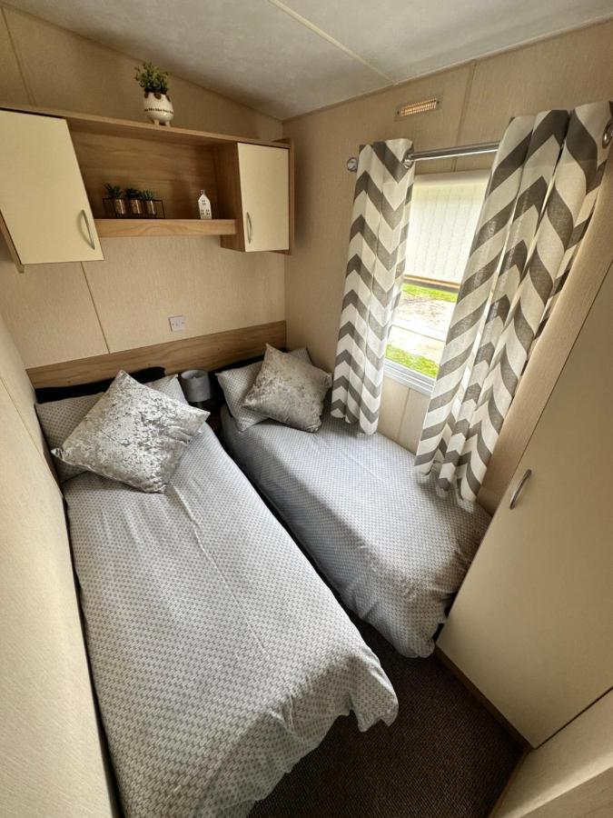 6 Berth Caravan On Marine Holiday Park Hotel Rhyl Ngoại thất bức ảnh
